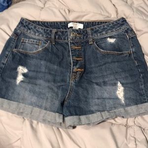 Jean shorts with slight rips